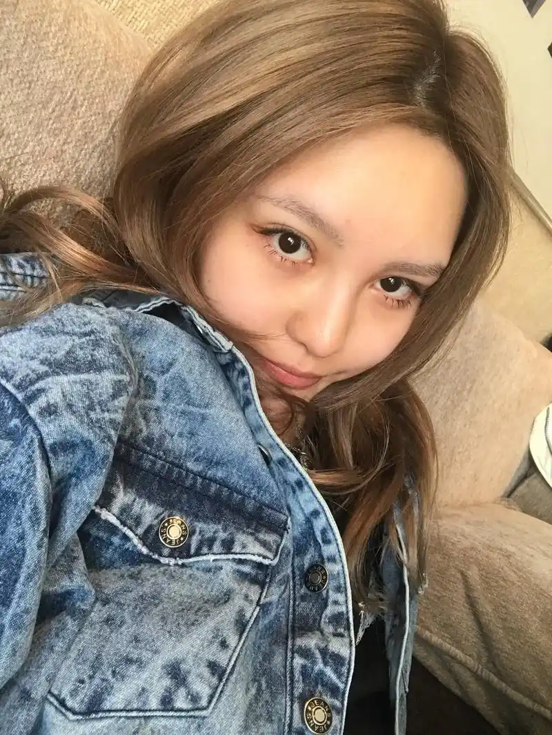 罗志祥女友周扬青晒素颜无p照,黑头明显!网友:再好看也是整的