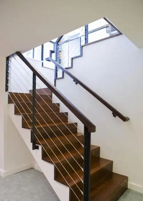 铁艺扶手木制楼梯装修效果图