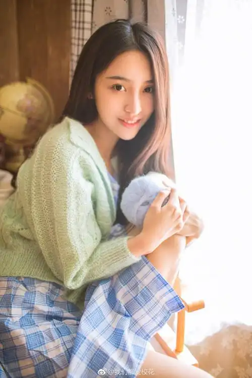 组图:天津工业大学校花风格百变身材好