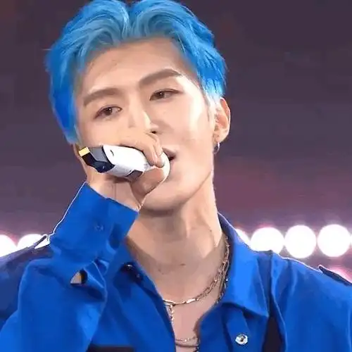 分享一些范丞丞蓝发动图