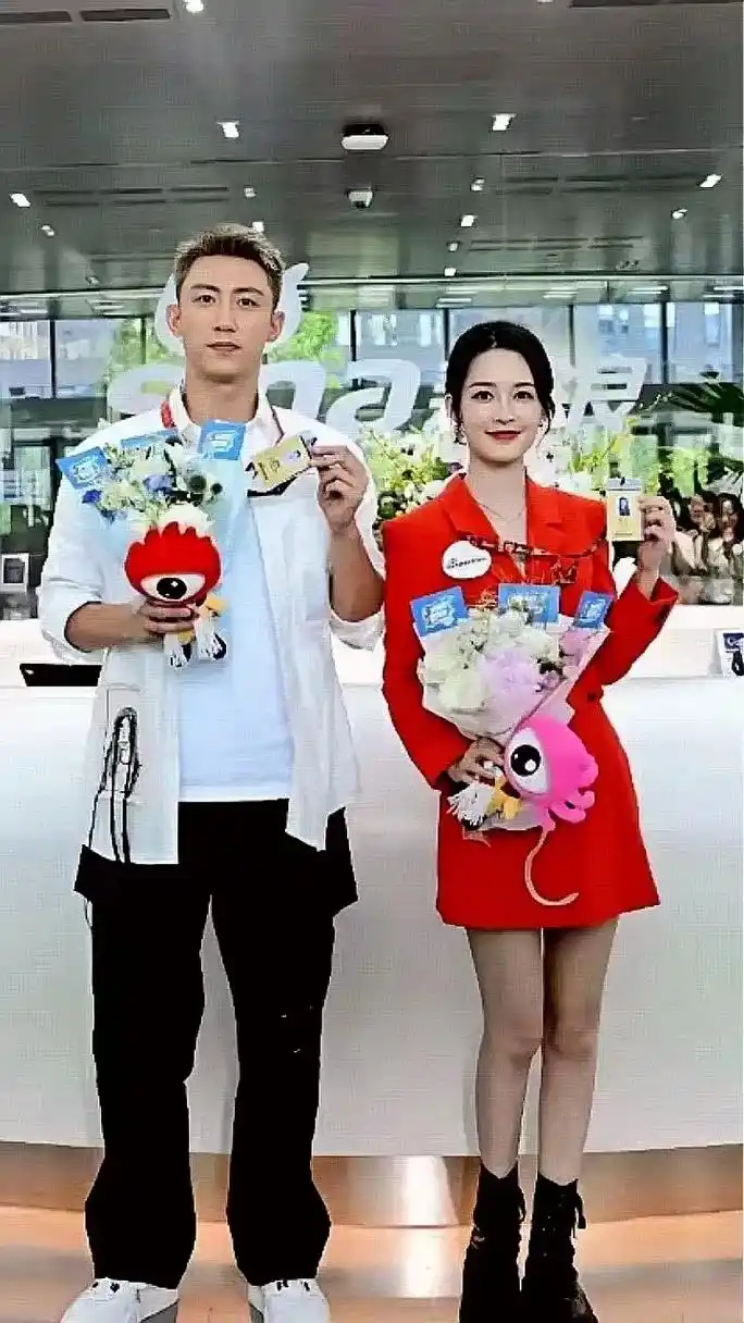 李沁黄景瑜超甜cp日常! 最近有没有被《沁瑜 - 抖音