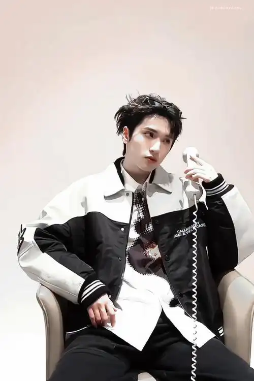 elle风尚大典##严浩翔黑白拼接外套