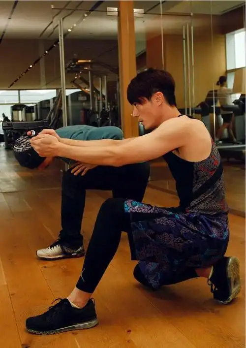 霍建华帅得让人窒息出道16年还是当年的模样一身肌肉性感有型