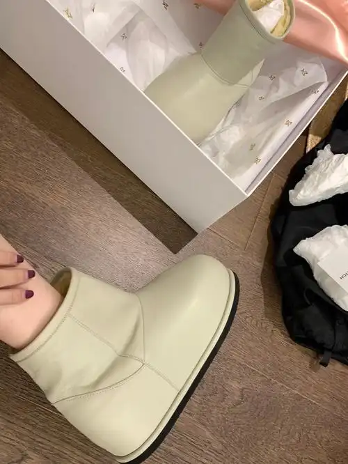 是什么让我在大夏天买了这双雪地靴