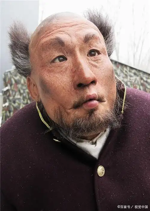 2位爸爸"上热搜":1位"救娃一命"!1位把娃弄成"座山雕"?