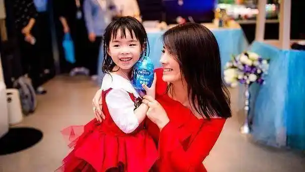 王俊凯,因原生家庭爱情不顺,因两段婚姻断送了事业_孩子_女儿_和解