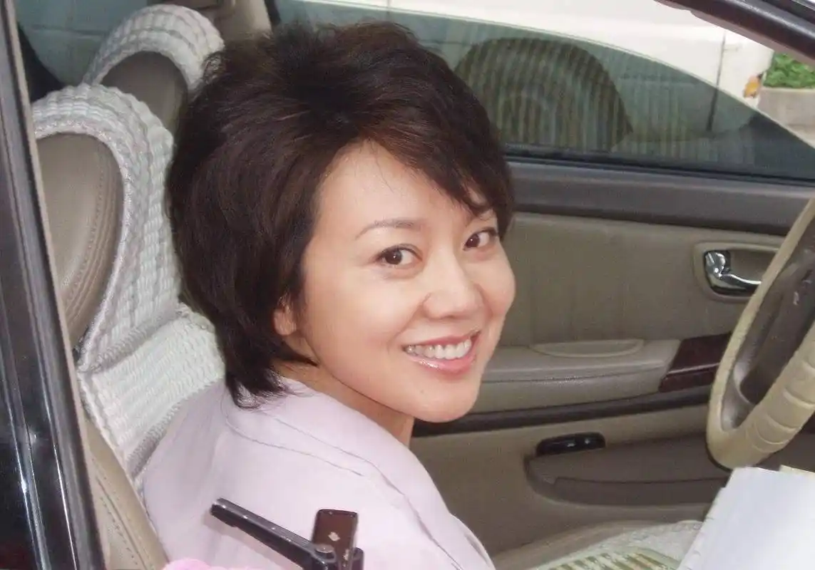 大器晚成的闫妮勇夺视后,为演戏漂亮30斤,今49岁的她活出了自我_生活