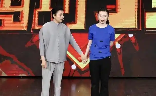 丁嘉丽女儿胡琳娜:被父母抛弃,遭叔叔虐待,今36岁忙于事业未婚