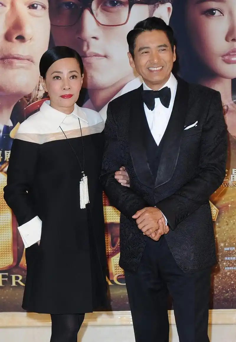 周润发今年68岁,老婆陈荟莲比他小四岁.