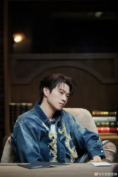 【《#大侦探疯狂的土豆#》高清剧照】之勋衣草@魏大勋:  搓澡技术哪家