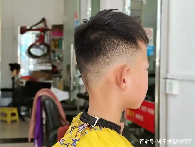 2021小男孩发型这样剪,时尚有型很精神,真帅气