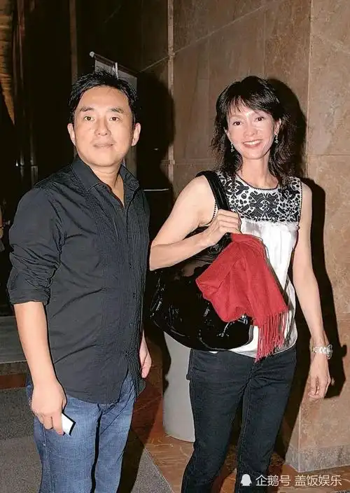 2008年,吕方与郑裕玲同居16年,郑裕玲炒股亏了1.