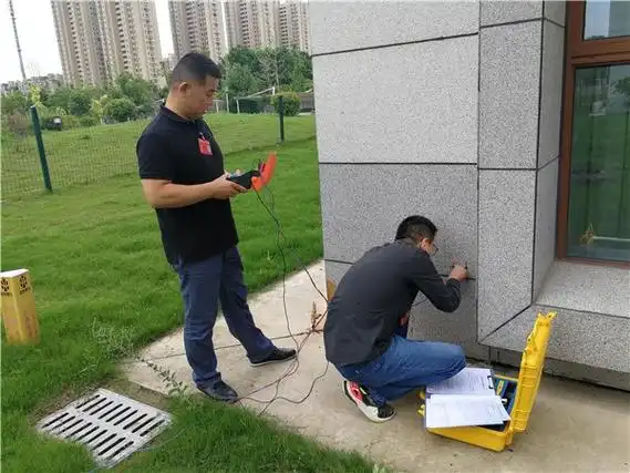 行政中心,市民服务中心等多家单位的防雷设施进行现场检查,对检查中