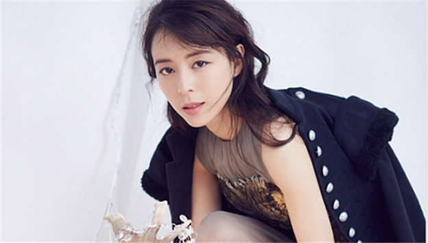 "张静初百变写真尽显柔情