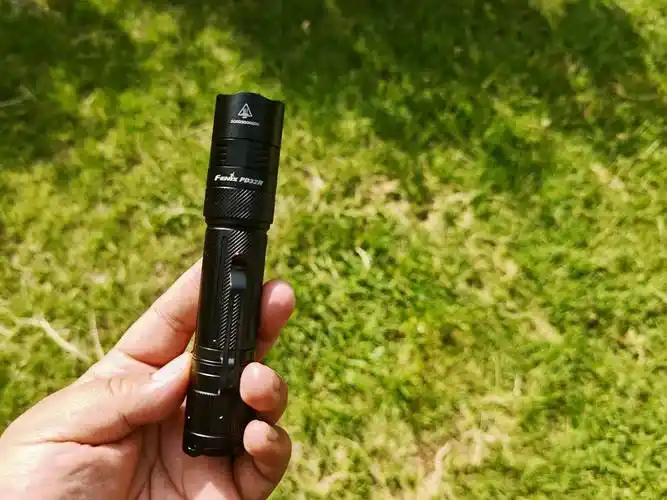 手机上有手电筒的要留意,真的不如花几百块买个小手电筒