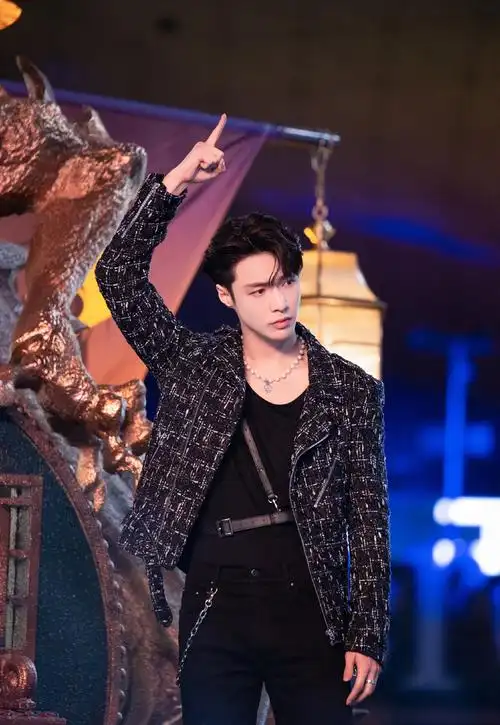 张艺兴《这就是街舞3》第一期剧照图片