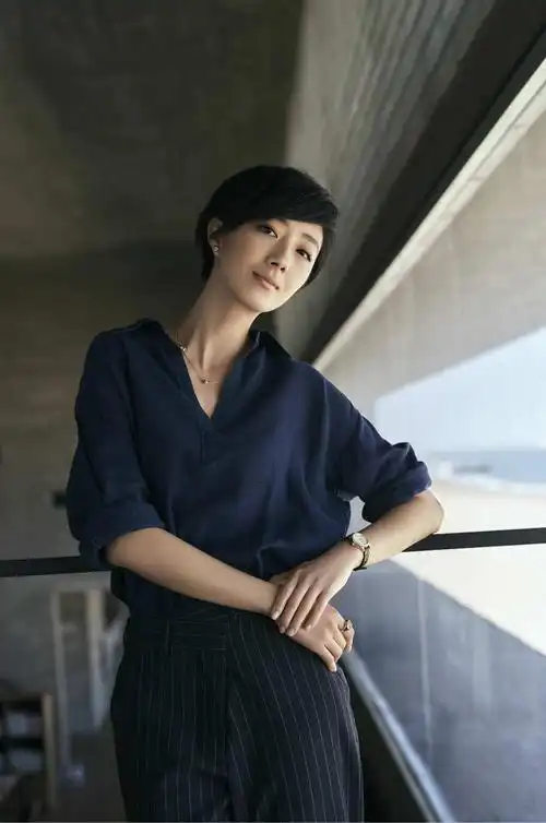 于流动的时光中雕琢真我 桂纶镁勾勒宝曦女性之美