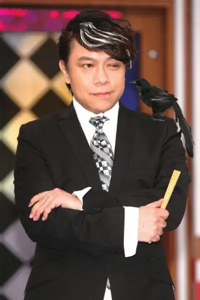 蔡康永面部失调难舍金马主持棒