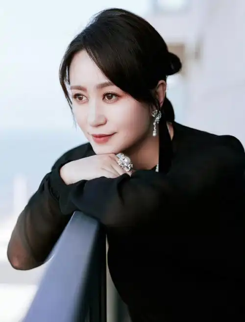 马丽影史首位票房破200亿女主演#@演员马丽从千场话剧到百亿票房