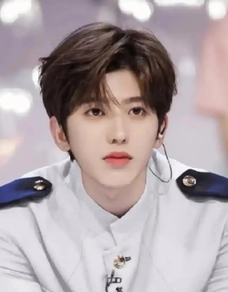 爆蔡徐坤一夜情致女方怀孕堕胎,三孩实锤,天价代言面临天价赔偿