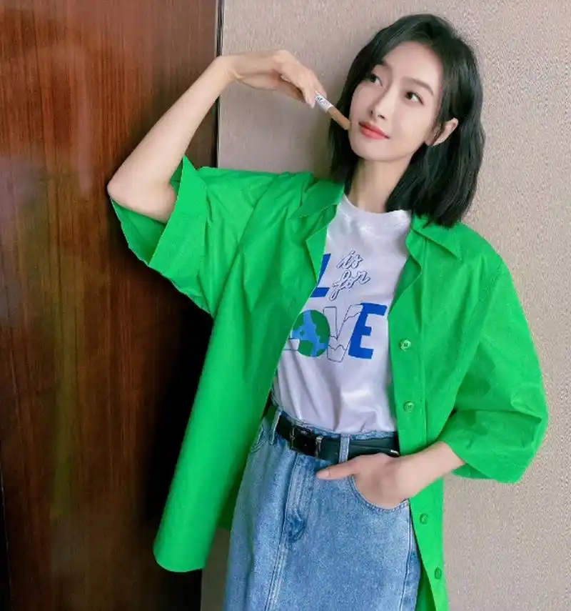 宋茜晒生活照美美营业,清清爽爽的样子特别阳光.