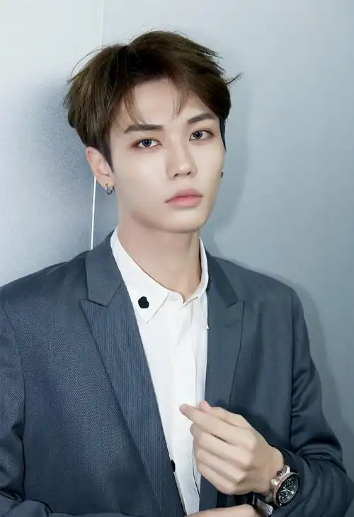 林彦俊潇洒帅气写真图片