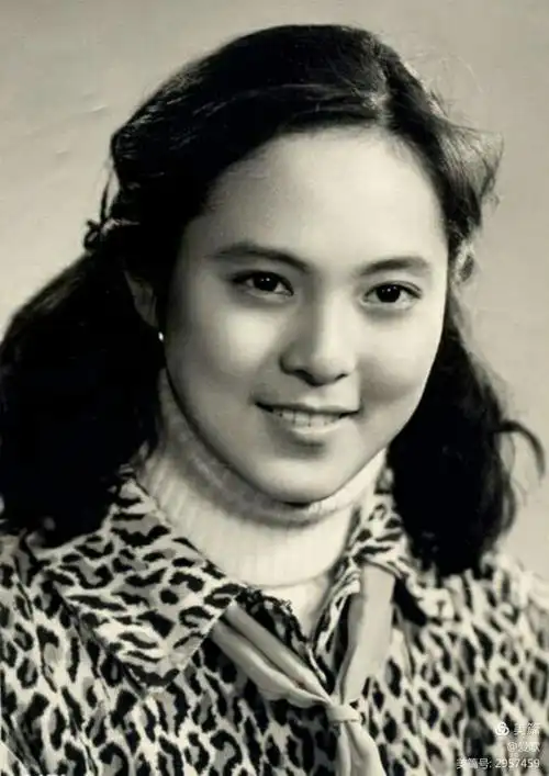 说实话,当年,在80年代,在星光璀璨的上影厂,我并没太多留意过她.