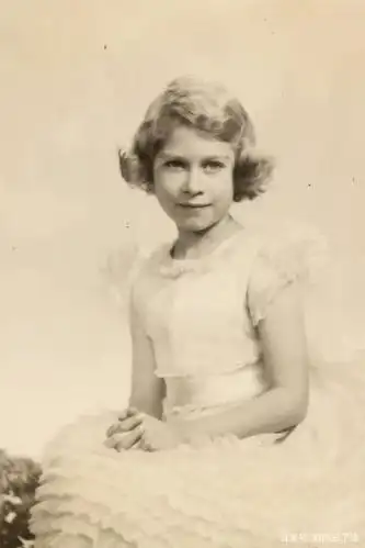 王室复古风韵|英国女王伊丽莎白,未曾被公布的儿时罕见靓照