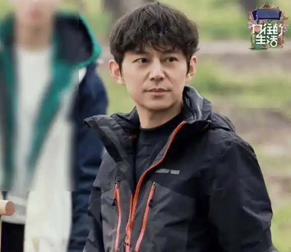 何炅真有172cm?与167cm的杨紫同框时,有无说谎很明显_身高_官方_身材