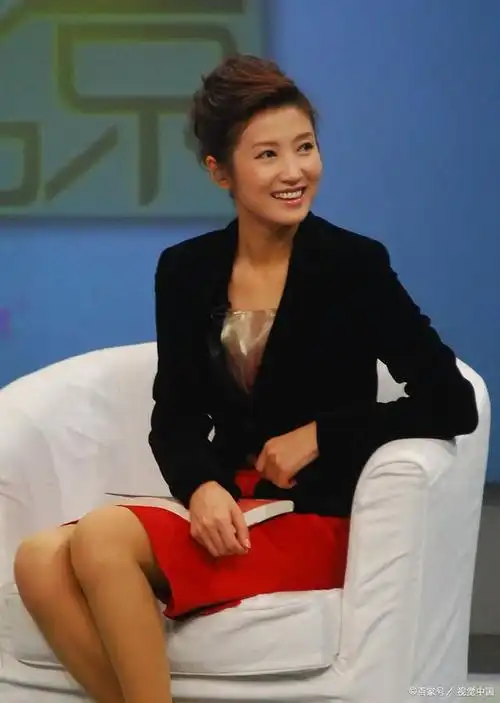 突发事件!央视主持人文静直播中门牙掉落,反应堪称素养天花板!