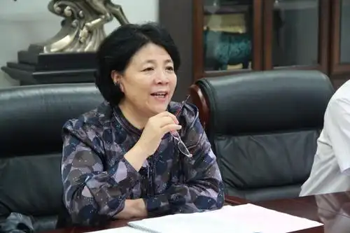 翁志黔参加电子信息学院学生党支部活动