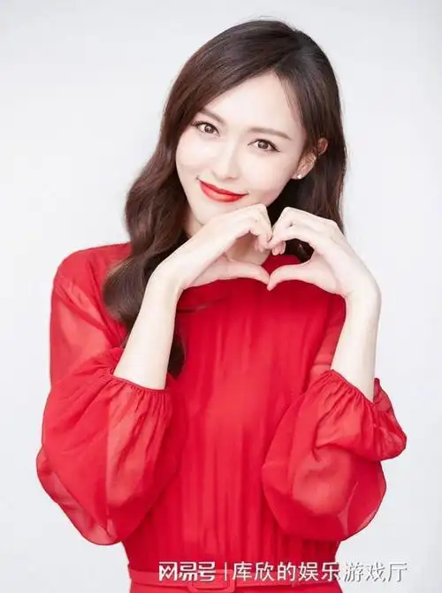 唐嫣可甜美小白兔可腹黑御姐!她肤白貌美大长腿靓丽百变