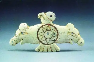 凌家滩发掘出土的玉鹰