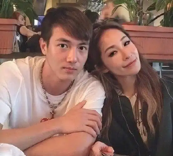 黄皓发文再见,粉丝希望萧亚轩能专注事业|黄皓|萧亚轩|男友_新浪新闻