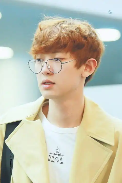 朴灿烈超话#斯文雅痞眼镜杀#朴灿烈可以拥有姓名