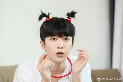 范丞丞看到蔡徐坤童年照一秒认出这是他坤哥呀