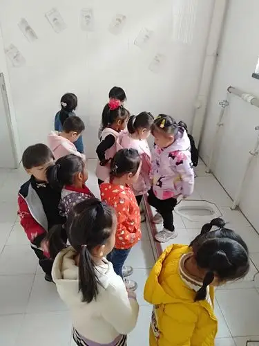 女生如厕