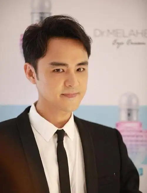 原创39岁明道依旧霸道西装明眸皓齿当年的单均昊又回来了