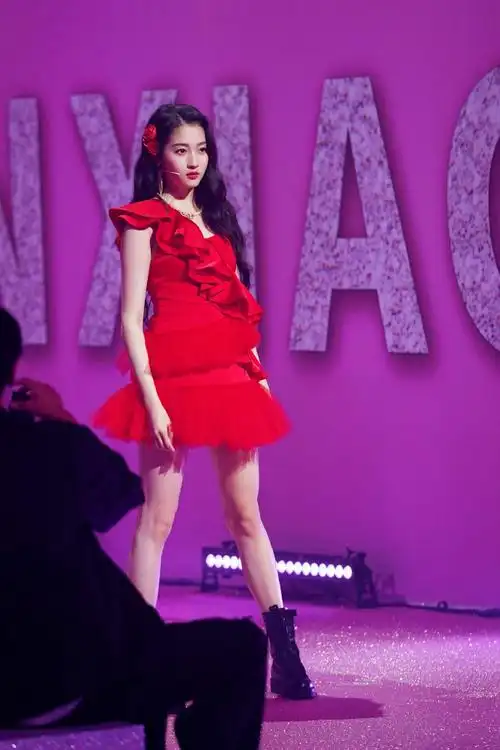 关晓彤王牌对王牌##关晓彤红玫瑰女团造型