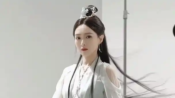 爆剧指南针#《仙剑奇侠三》中的紫萱美艳动人,唐嫣错失雪见一角,却