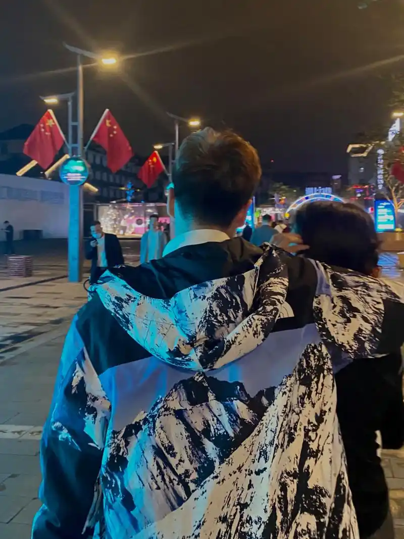 [庆祝]拍照不喜欢露脸的宝贝们都可以尝试下抓拍背影