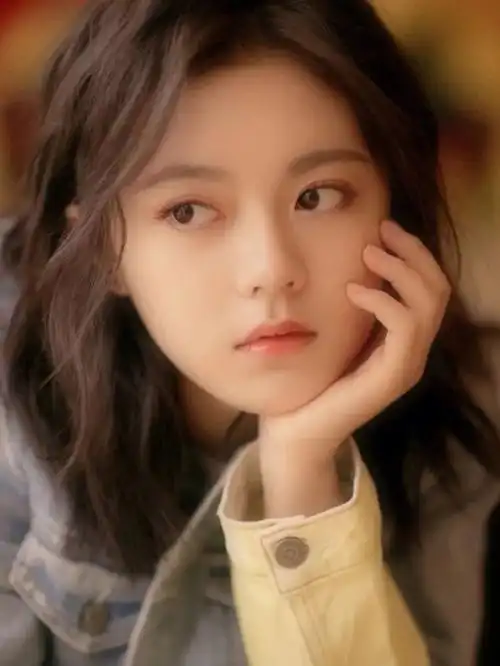 "年龄虽小但演技精湛让我们一起期待青年演员赵今麦 "