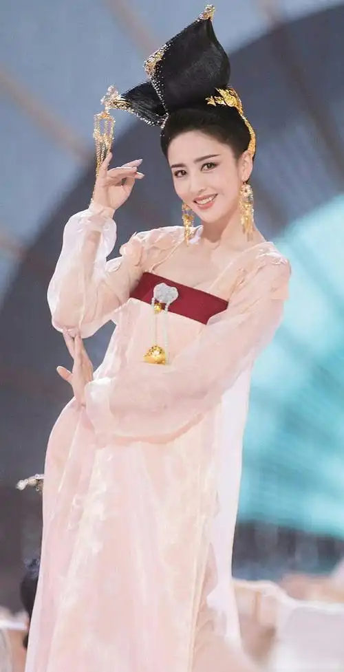 佟丽娅歌舞表演芒种美图分享终于理解貌丑不至惑君这句话了