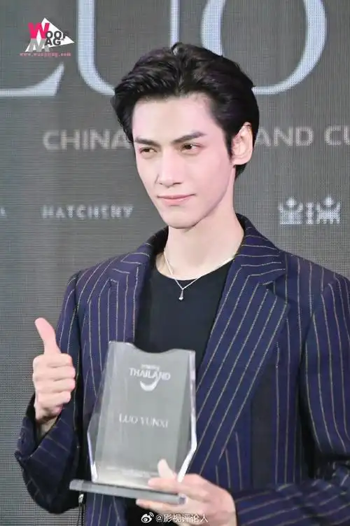 泰媒镜头下的大背头帅哥状态太好啦@罗云熙leo