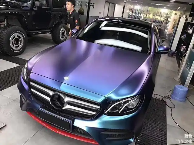 奔驰e300l改色紫魅蓝车身贴膜效果图炫彩的大奔