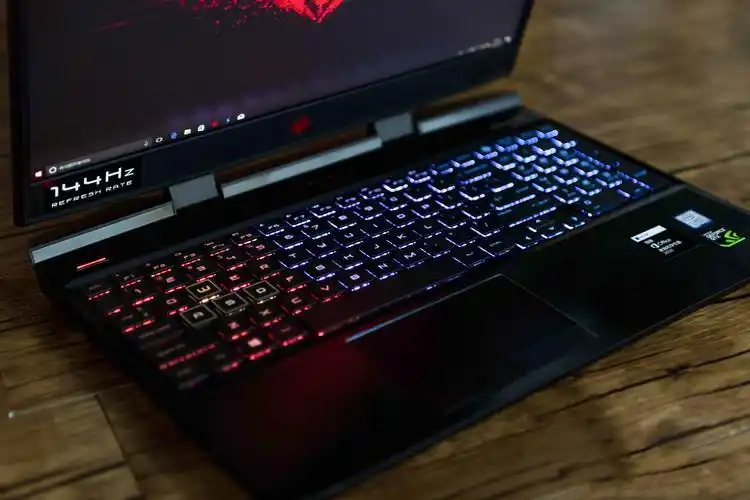 让子弹再飞一会带上惠普暗夜精灵4投入战地5二战战场