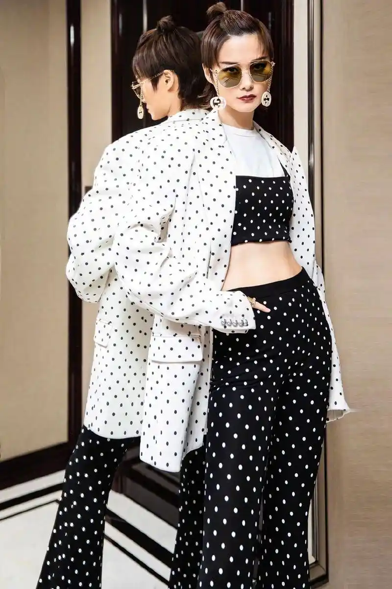 永利娱乐李宇春马甲线吸睛 罕见露出小蛮腰引热议-女人吧娱乐