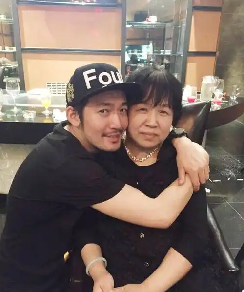 演员张博有个性:怒打顶头上司,没与江珊玩"恋爱"_李姝_主管_公司