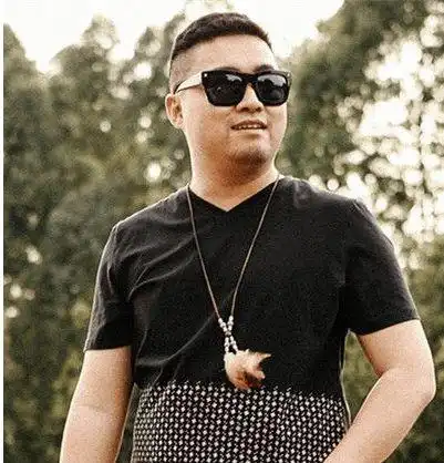 男胖子适合什么样的发型主推最火的两边剃掉发型