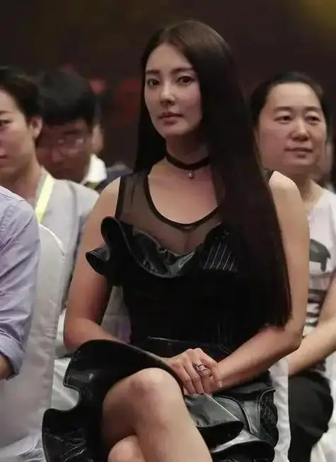 张雨绮早年和陈冠希合照流出看到照片才知周星驰的眼光有多毒